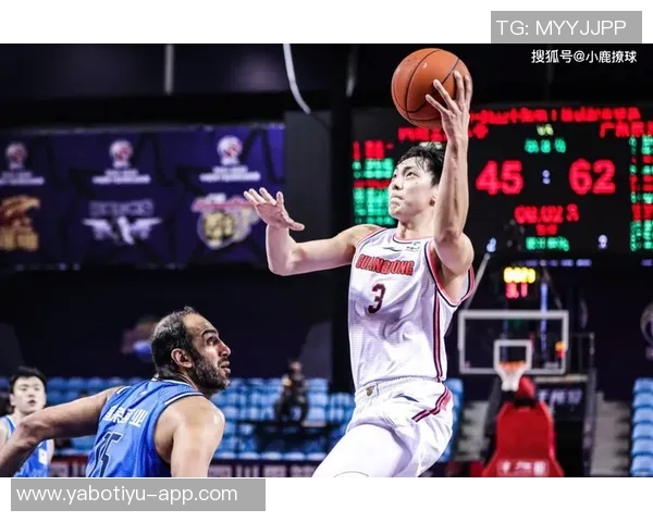 哈克斯表现出色15投8中砍下18分8篮板9助攻2盖帽正负值高达18助球队获胜